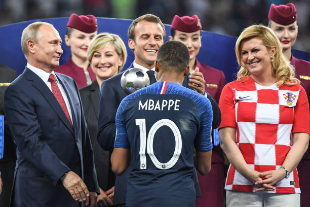 莱万总能在 莱万总能在