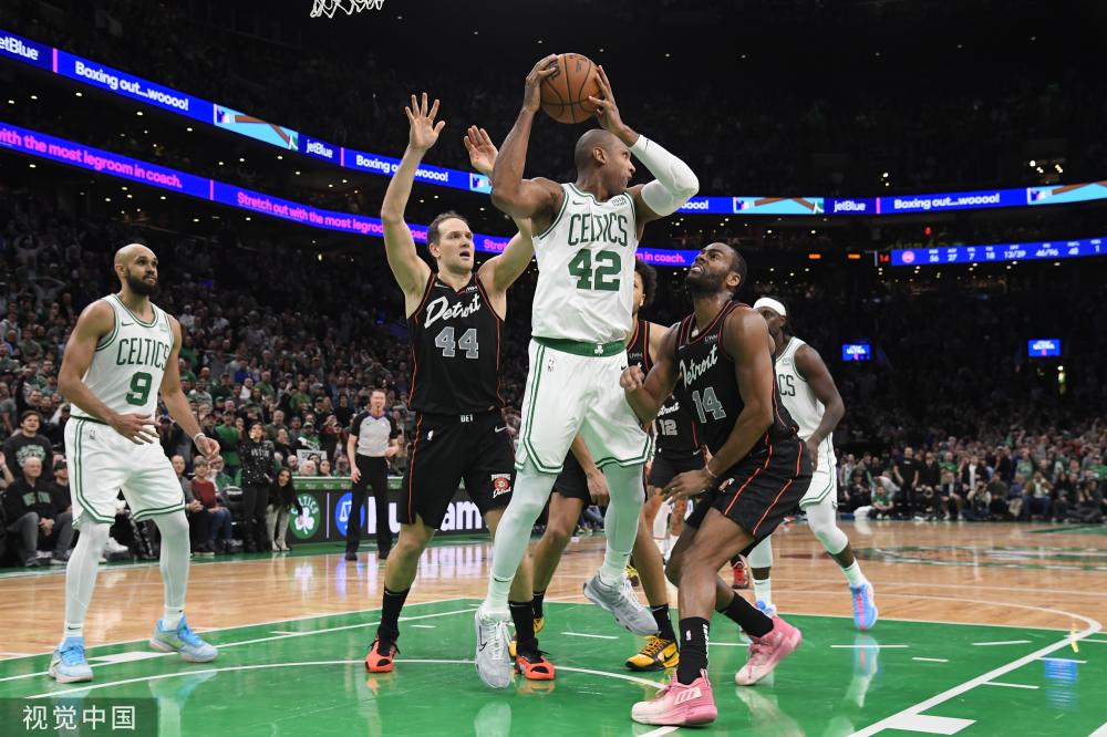 明日对阵火箭：湖人球星詹姆斯大概率出战.